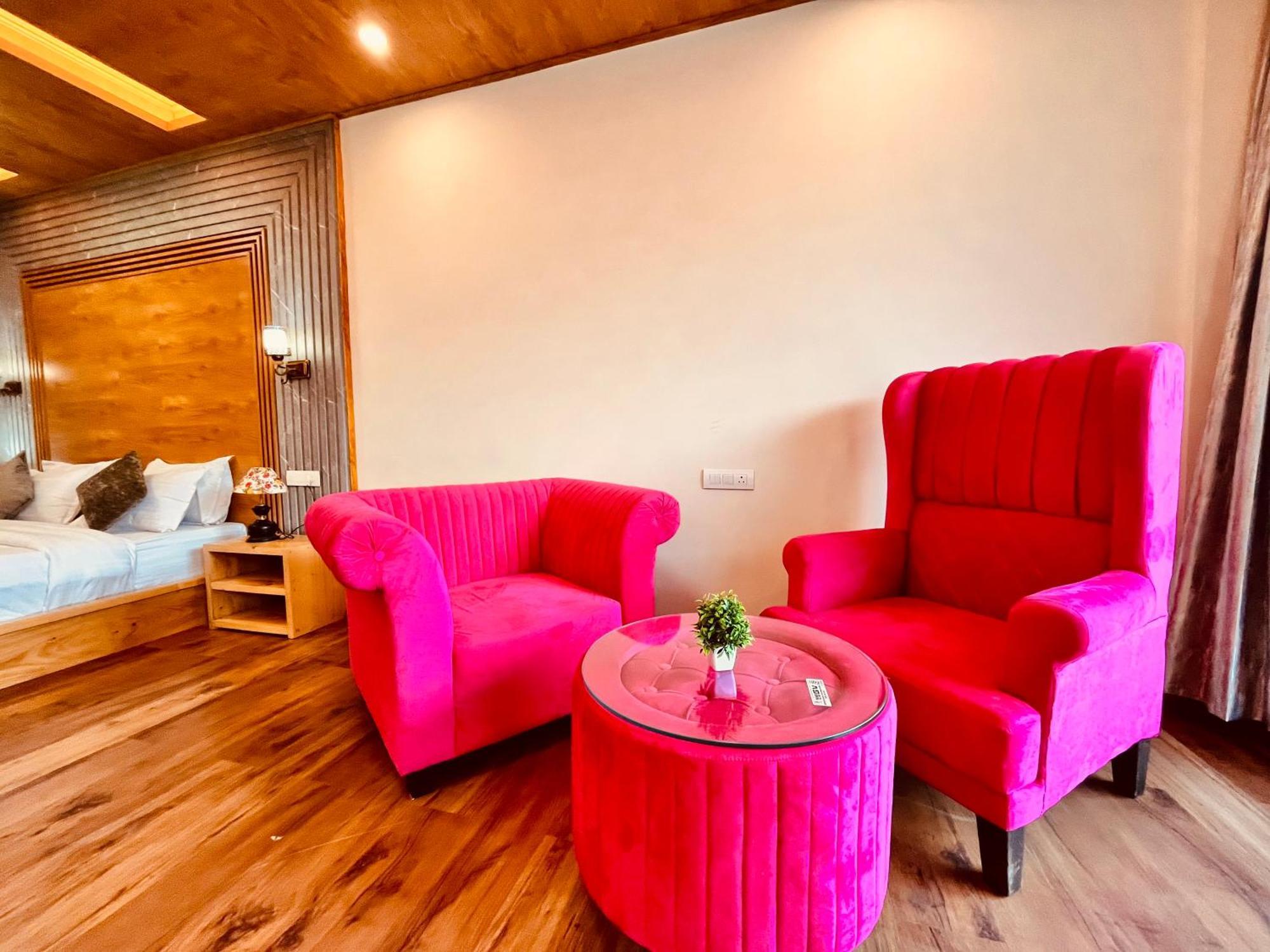 Naina Deventure Resort, Manali - Premium Rooms With Centrally Heated & Scenic View Екстер'єр фото